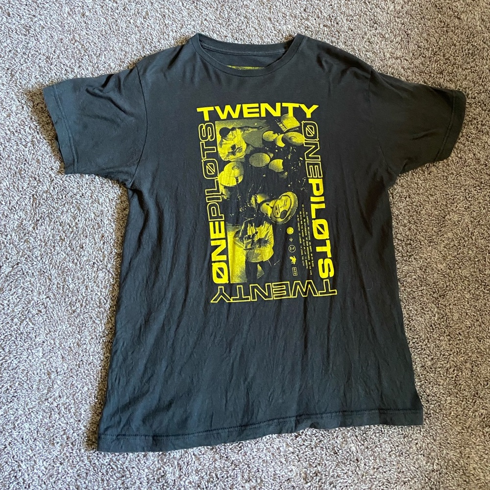 Large Men’s Dark Gray Twenty One Pilots Tee!